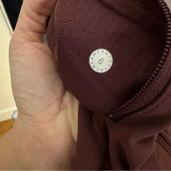 Lululemon Sharp Turns Crop 17" Redwood size 6 W6AMES - Picture 7 of 7